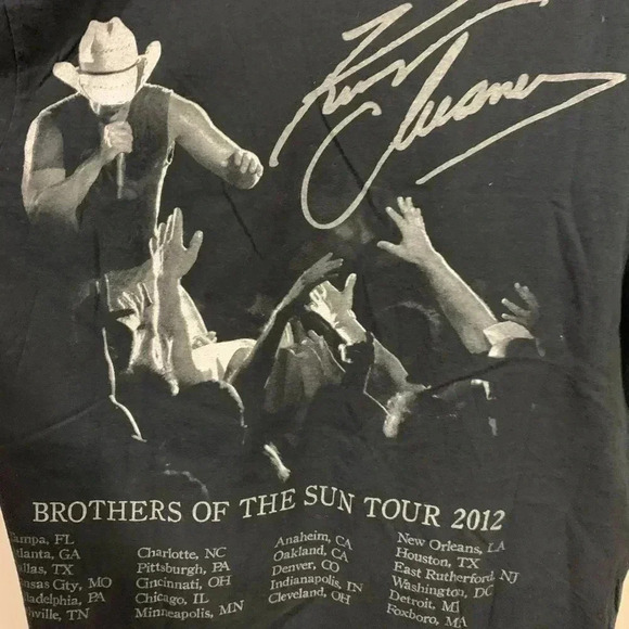 Kenny  Chesney Tour Concert T-Shirt - Picture 4 of 7